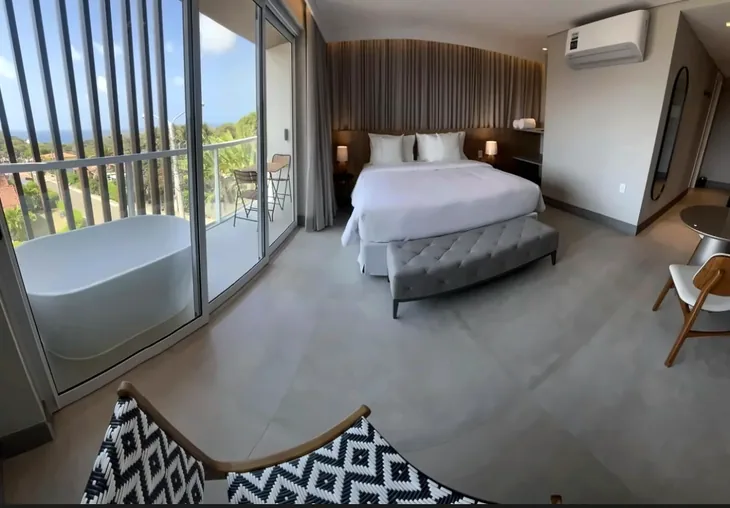 Suite with Bathtub interior